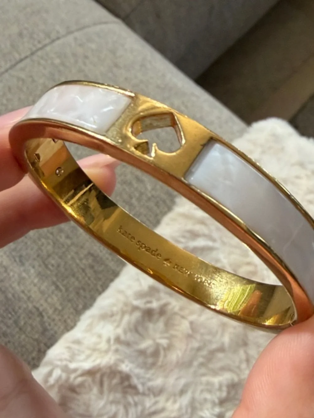 Kate Spade ♥️ Gold Tone White Inlay Heart Bangle Bracelet - Picture 2 of 3